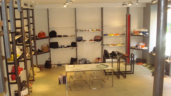 Showroomby - Un espace évènementiel unique en plein coeur de Paris : Etalage Sacs & Chaussures